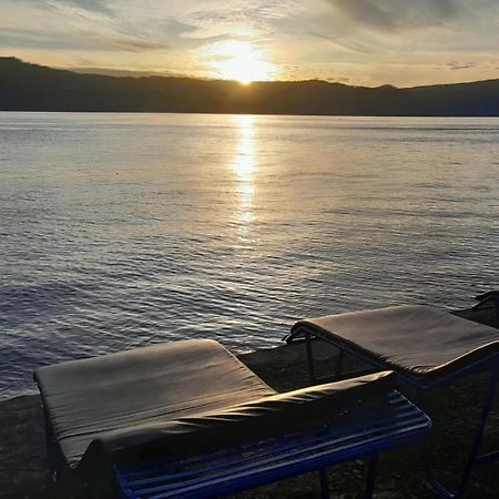 Hotel Barbara Tuk Tuk Buitenkant foto