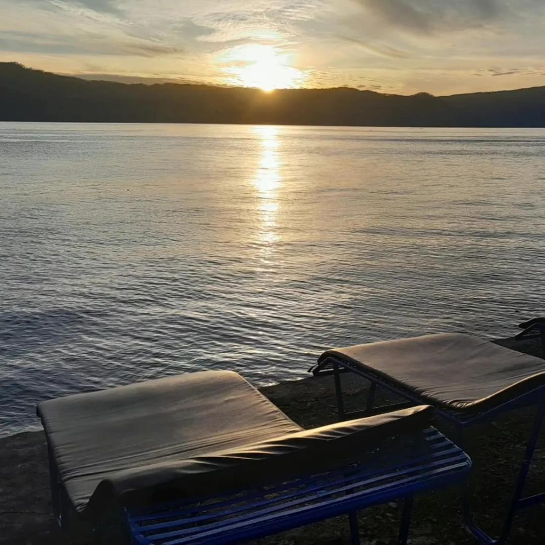 Hotel Barbara Tuk Tuk Buitenkant foto